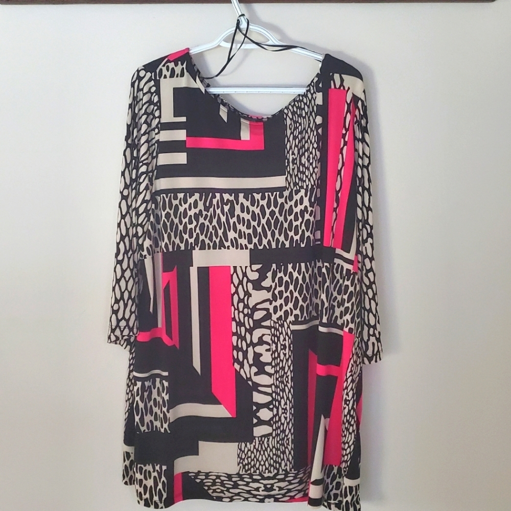 3/4 sleeve  tunic top. 🍒